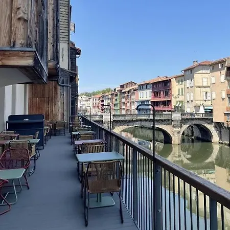 Отель Grand De Castres