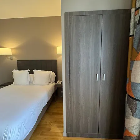 Grand De Castres Отель Кастр