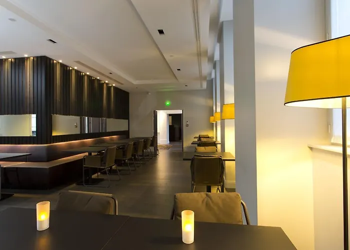 Отель Grand De Castres