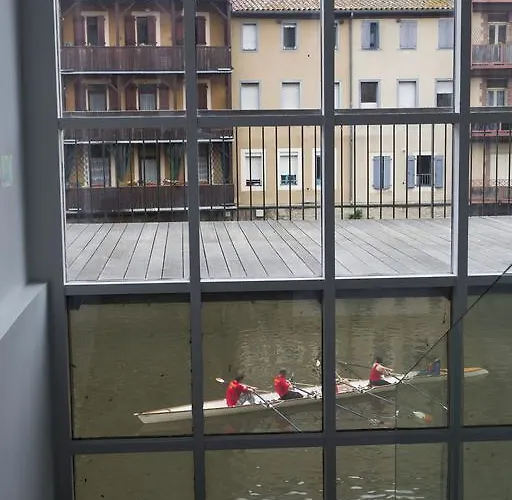 Grand De Castres Отель Кастр