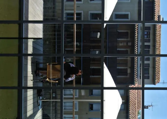 Отель Grand De Castres